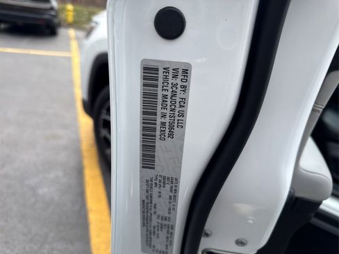 Used 2025 Jeep Compass Limited image 15