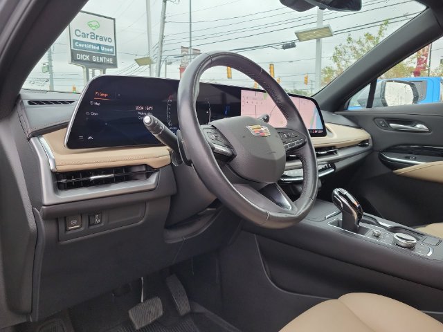 Certified 2024 Cadillac XT4 Luxury w/ Cold Weather Package FWD image 16