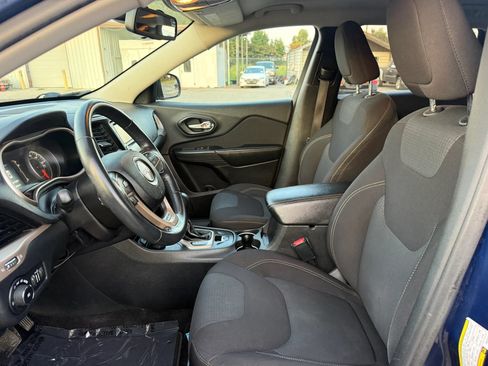 Used 2016 Jeep Cherokee Latitude AWD/4WD image 2
