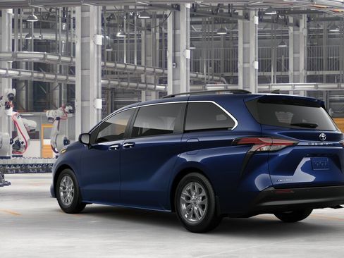 New 2025 Toyota Sienna XLE image 6