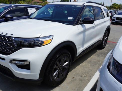 Used 2024 Ford Explorer XLT w/ Equipment Group 202A AWD/4WD image 4