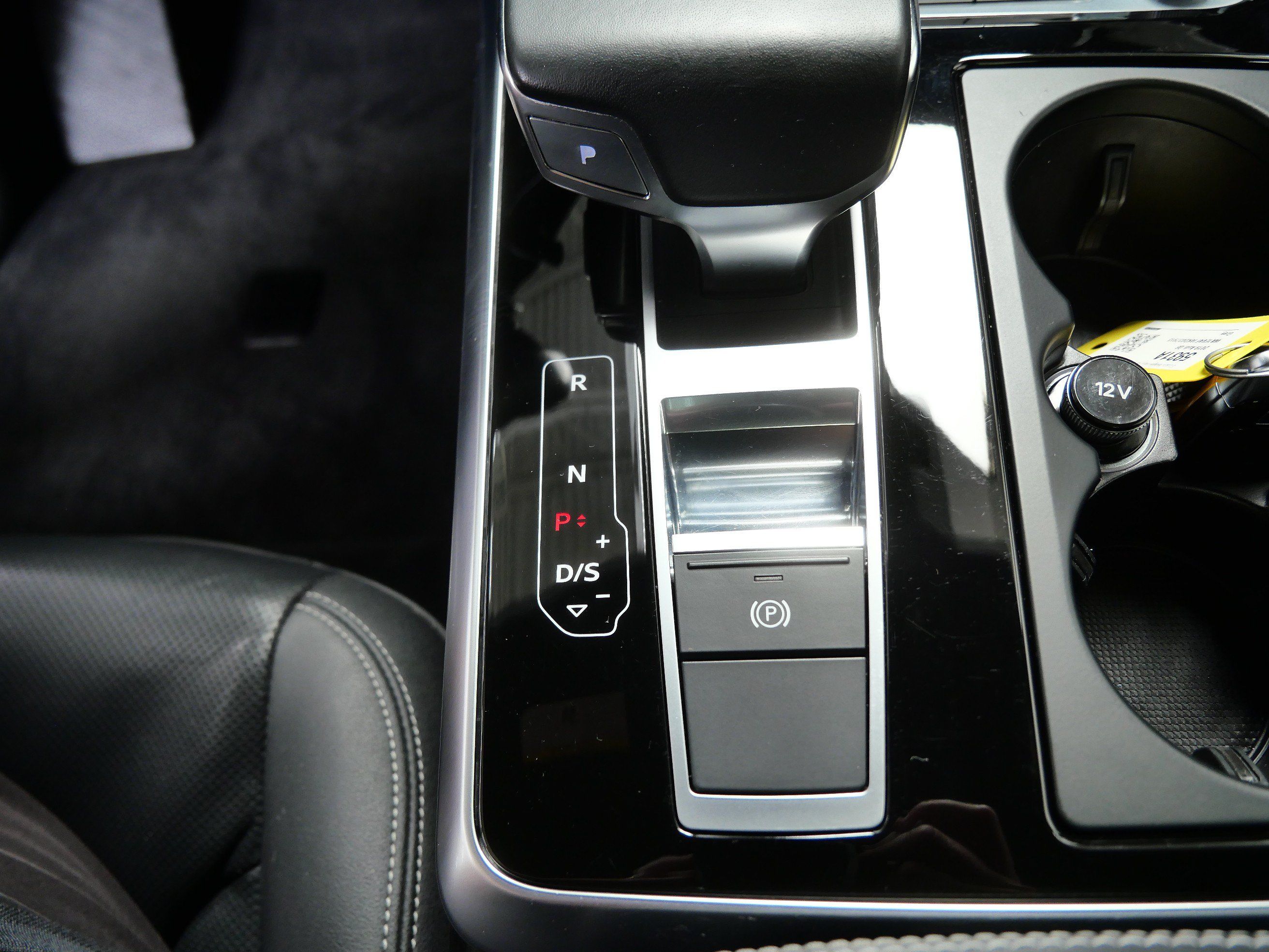 Used 2019 Audi Q8 Premium Plus w/ Premium Plus AWD/4WD image 23