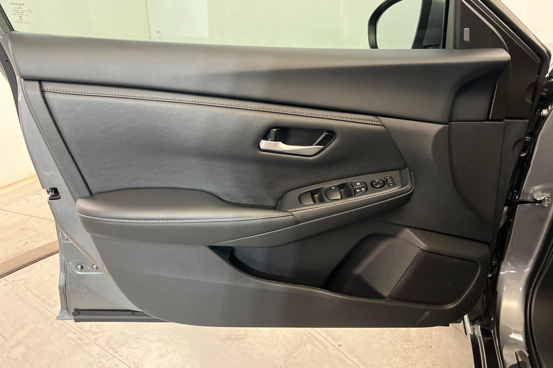 Used 2025 Nissan Sentra SV FWD image 15