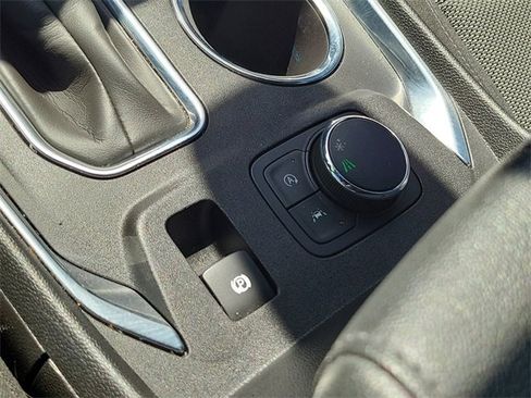 Certified 2023 Chevrolet Traverse LT image 28