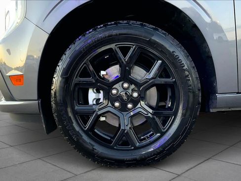 Used 2025 Ford Maverick Lobo image 11