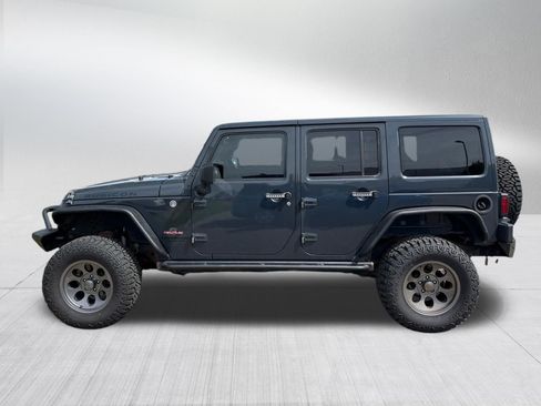 Used 2016 Jeep Wrangler Unlimited Rubicon w/ Connectivity Group AWD/4WD image 4