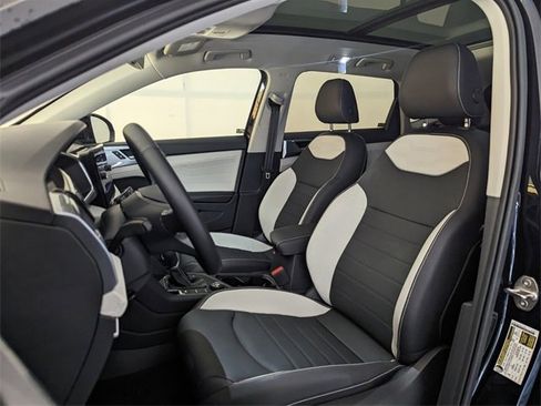 Certified 2025 Volkswagen Taos SEL image 5