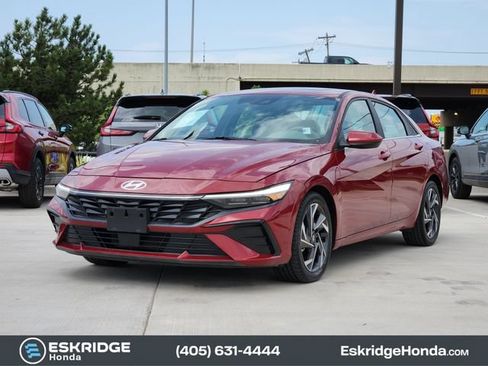 Used 2024 Hyundai Elantra SEL w/ Convenience Package FWD image 3
