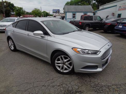 Used 2016 Ford Fusion SE FWD image 13