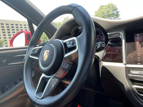 Used 2020 Porsche Macan w/ Premium Package Plus AWD/4WD image 24