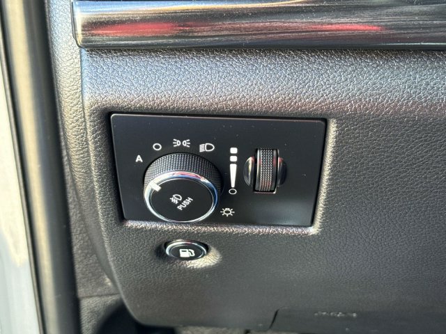 Used 2019 Jeep Grand Cherokee Laredo AWD/4WD image 28