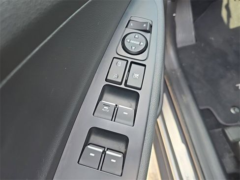 Used 2021 Hyundai Tucson Limited image 14