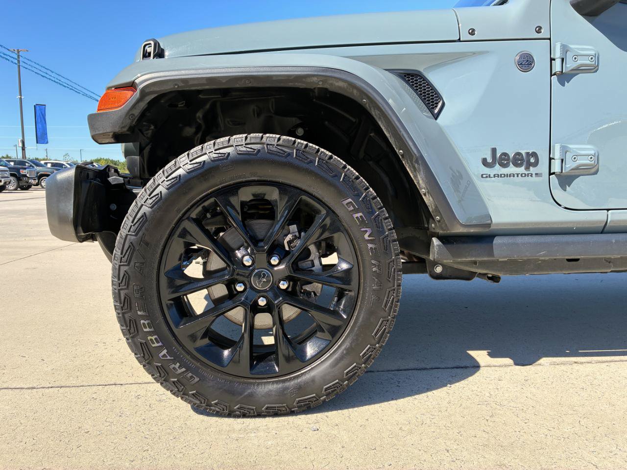 Used 2024 Jeep Gladiator Sport AWD/4WD image 7