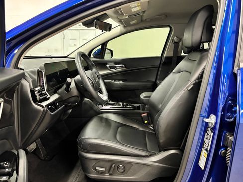 Used 2025 Kia Sportage EX FWD image 17