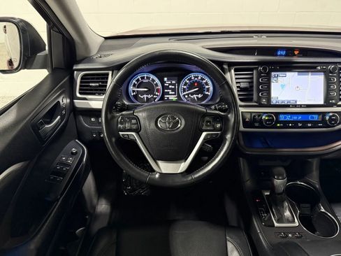 Used 2017 Toyota Highlander Limited Platinum image 24