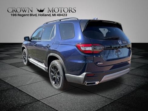 New 2025 Honda Pilot Touring image 10