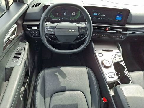 Used 2026 Kia Sportage EX image 12