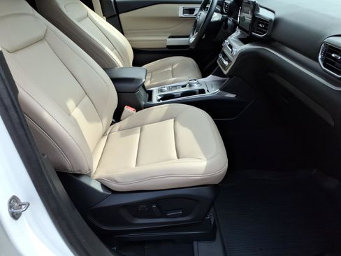 Used 2023 Ford Explorer XLT w/ Equipment Group 202A AWD/4WD image 8