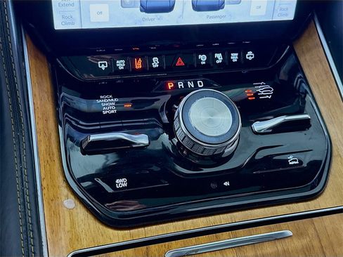 Used 2022 Jeep Grand Wagoneer Series III w/ Flexible Seating Group image 10