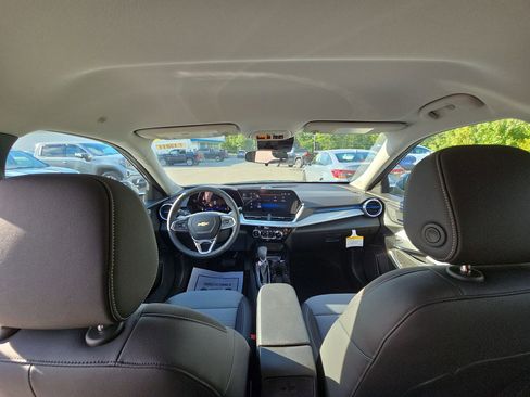 New 2025 Chevrolet Trax LT w/ Driver Confidence Package image 57