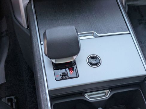 Used 2025 Land Rover Range Rover Long Wheelbase SE image 22