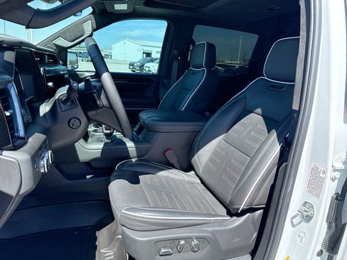 Used 2025 GMC Sierra 1500 AT4X image 13