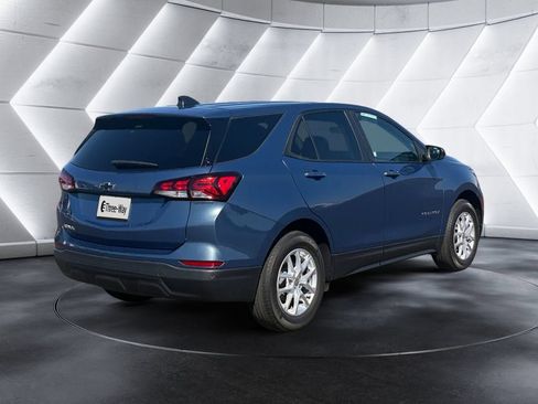 Certified 2024 Chevrolet Equinox LS w/ LS Convenience Package FWD image 5
