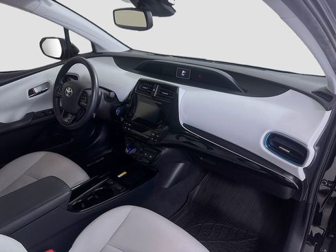 Used 2019 Toyota Prius XLE image 21