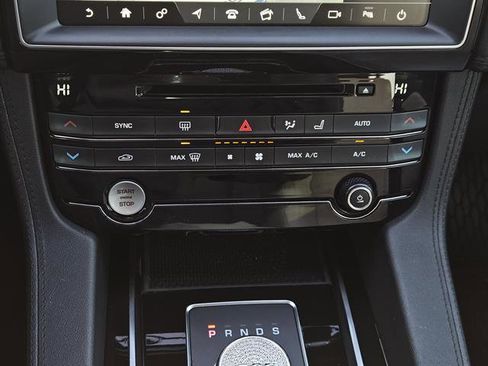 Used 2020 Jaguar F-PACE Prestige image 15