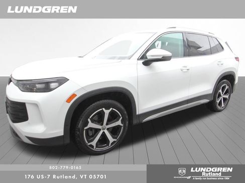 Used 2025 Volkswagen Tiguan SE w/ Panoramic Sunroof Package AWD/4WD image 9