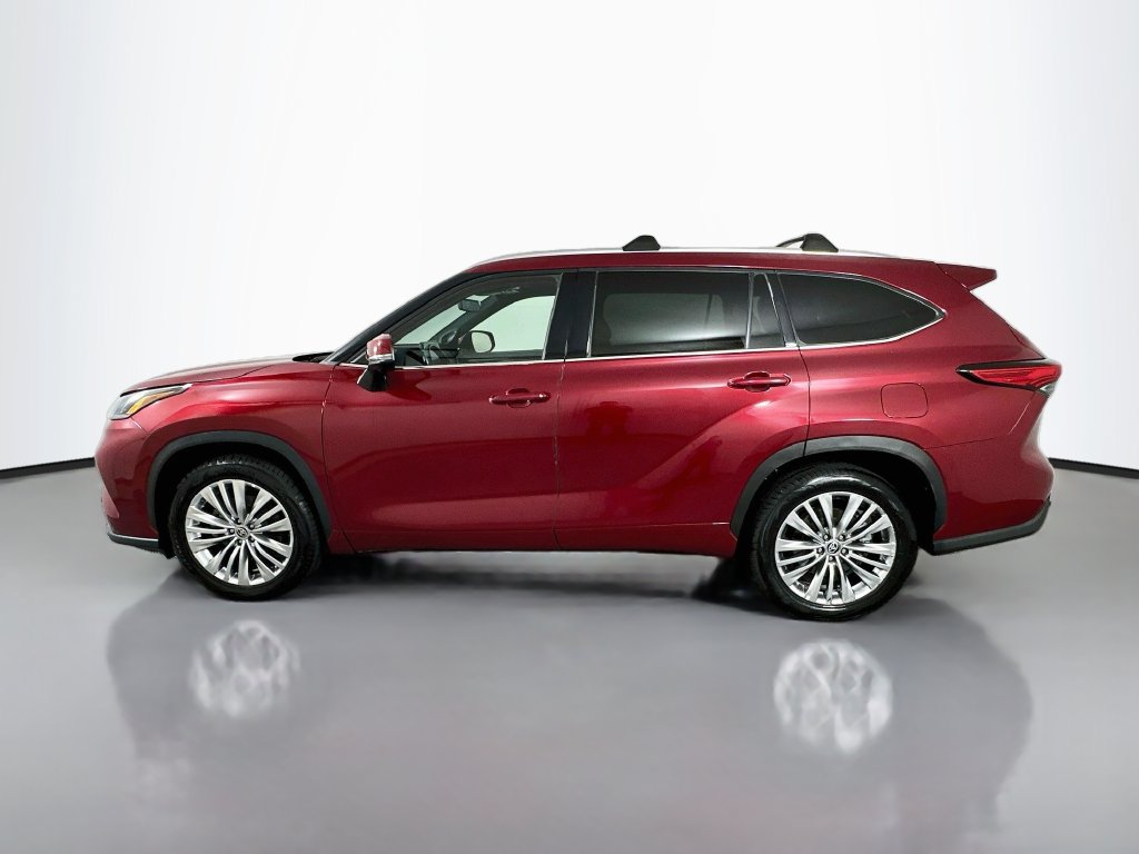Certified 2023 Toyota Highlander Platinum FWD image 8
