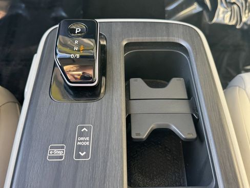 Used 2024 Nissan Ariya AWD image 28