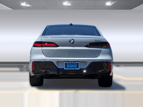 New 2025 BMW 740i image 9