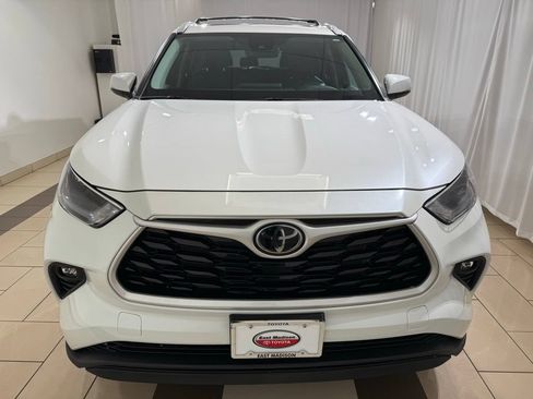 Used 2023 Toyota Highlander XLE AWD/4WD image 8