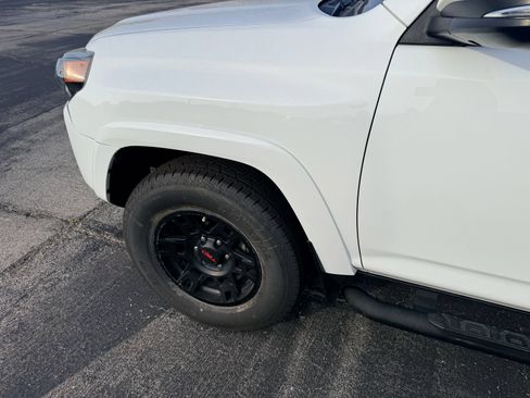 Used 2020 Toyota 4Runner SR5 Premium w/ Moonroof Package AWD/4WD image 10