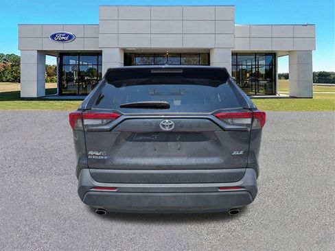 Used 2025 Toyota RAV4 XLE FWD image 5