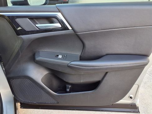 Used 2024 Mitsubishi Outlander SE image 10