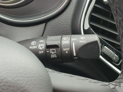 Certified 2019 Jeep Cherokee Limited w/ Luxury Group image 32