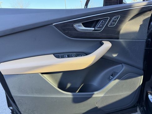 Used 2025 Audi Q7 2.0T Premium w/ Convenience Package image 12