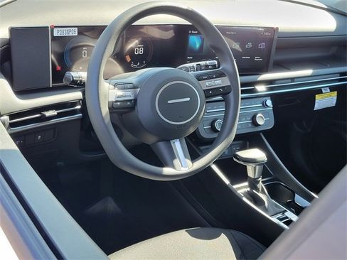 New 2026 Hyundai Tucson SE image 3