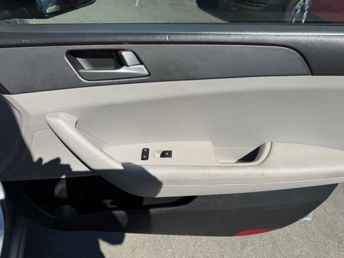 Used 2016 Hyundai Sonata SE FWD image 14