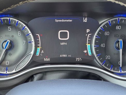 Used 2024 Chrysler Pacifica Touring-L FWD image 15