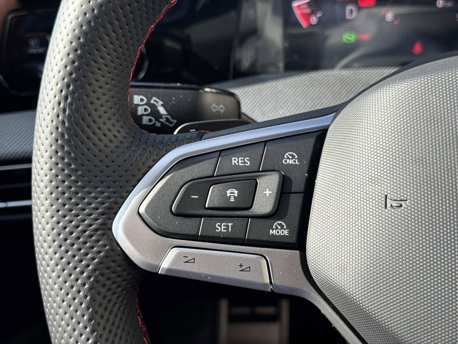 New 2026 Volkswagen GTI SE FWD image 18