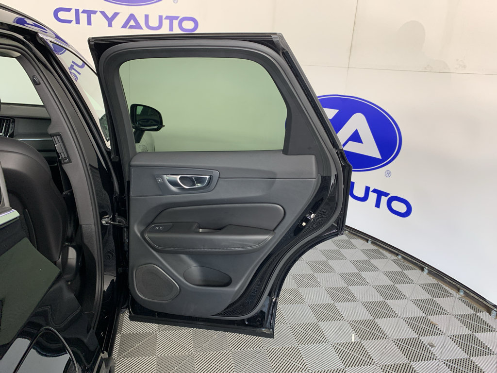 Used 2023 Volvo XC60 B5 Core AWD/4WD image 36