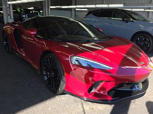 Used 2022 McLaren GT image 1