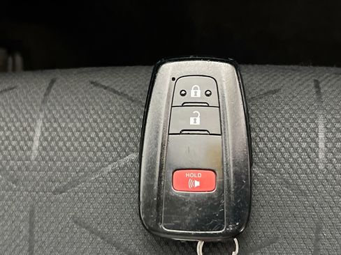 Used 2021 Toyota RAV4 XLE image 36