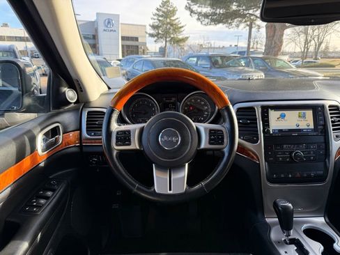 Used 2011 Jeep Grand Cherokee Overland image 2
