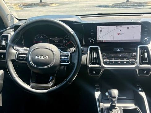 Used 2022 Kia Sorento EX w/ Panoramic Sunroof Package FWD image 19