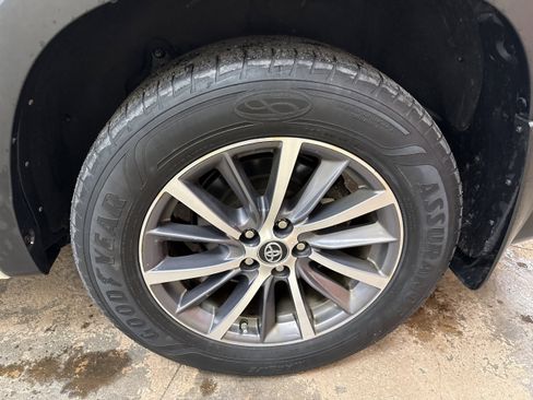 Used 2018 Toyota Highlander XLE AWD/4WD image 7