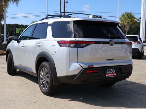 Used 2025 Nissan Pathfinder SV image 21